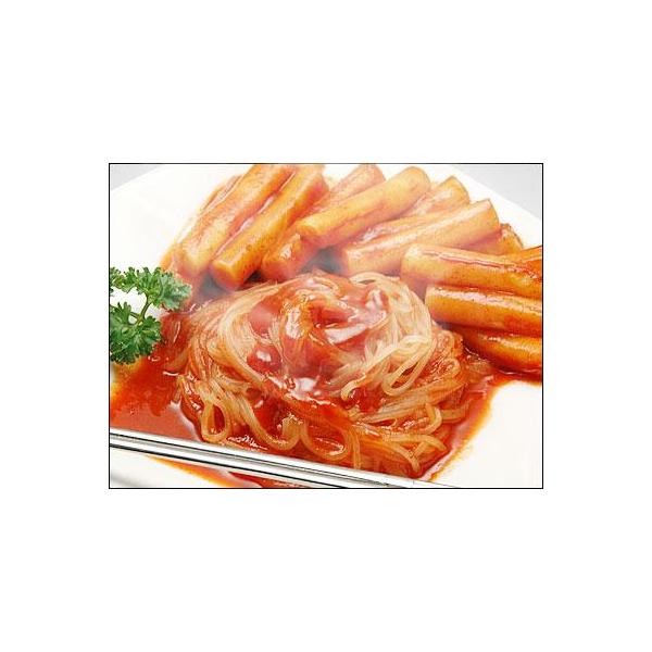 トッポギとピビム麺セット韓国の屋台ではどこでも売られている韓国の人たちにとっては伝統のファーストフード。甘辛いソースが染みたお餅は、おやつや夜食に、お酒の肴にもってこいのピリ辛メニューです。【商品内容】・トッポギ約700g（袋入り）・韓国麺...