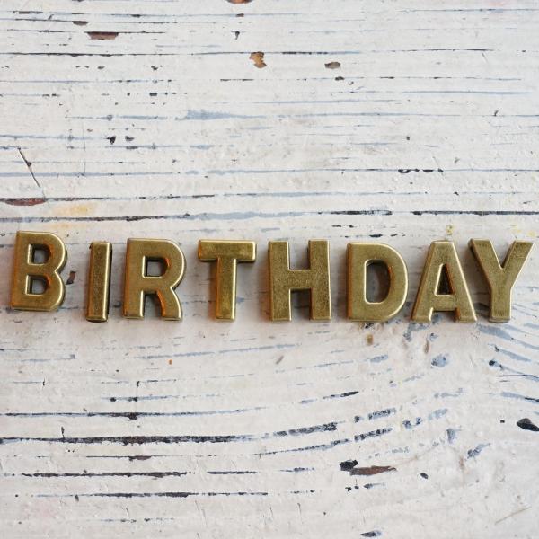 アルファベットパーツの<br>「Ｈ」×１<br>「Ａ」×１<br>「Ｐ」×２<br>「Ｙ」×１　のセットです。