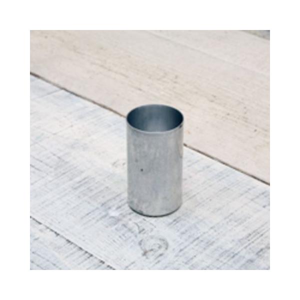 キャンドル製作用に必要な専用のアルミ製の型（モールド）です。高さ 9cm x 幅 5cm　のキャンドルが作れます。・ワックスが漏れる場合は、ワックスを注いだ後に、型の底面を水に浸すようにしてください。・キャンドルを抜く際に叩くと変形の要因に...