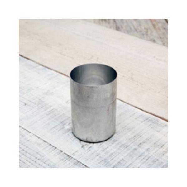 キャンドル製作用に必要な専用のアルミ製の型（モールド）です。高さ 11.5cm x 幅 7.5cm　のキャンドルが作れます。・ワックスが漏れる場合は、ワックスを注いだ後に、型の底面を水に浸すようにしてください。・キャンドルを抜く際に叩くと変...