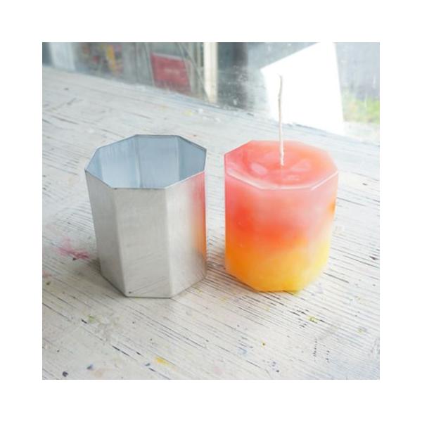 キャンドル製作用に必要なアルミ製の型（モールド）です。高さ8.8cm×幅7.9cm　のキャンドルが作れます。・ワックスが漏れる場合は、ワックスを注いだ後に、型の底面を水に浸すようにしてください。・キャンドルを抜く際に叩くと変形の要因になりま...