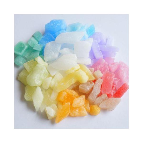 全13色１００ｇづつの計１4００ｇになります。グラデーションキャンドルを作る際に必要なブロックです。kinariのブロックは角が丸いのが特徴です。出来上がりのキャンドルは、ブロックの角が出ず、やさしい印象になります。原材料：パラフィンワック...