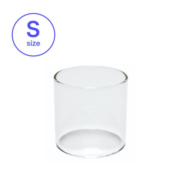キャンドルワックスやジェルワックスを注いでオリジナルキャンドル制作にお使い頂けるグラスです。 キャンドルのホルダーの容器などにもお使い頂けます。フィルムつきなので、ほこり防止に役立ちます。■サイズ口径：約φ5.5cm高さ：約5.5cm■容　...