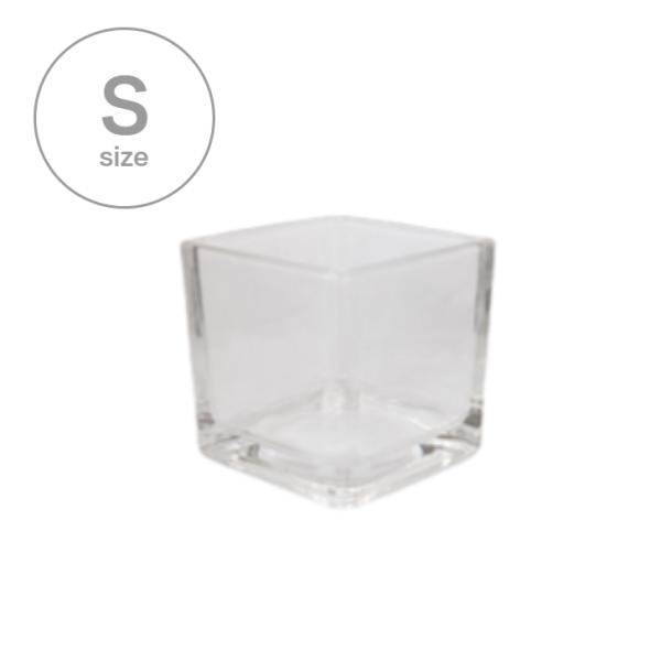 キャンドルワックスやジェルワックスを注いでオリジナルキャンドル制作にお使い頂けるグラスです。キャンドルのホルダーの容器などにもお使い頂けます。フィルムつきなので、ほこり防止に役立ちます。■サイズ：5cm×5cm■容量：68〜75ml　※入荷...