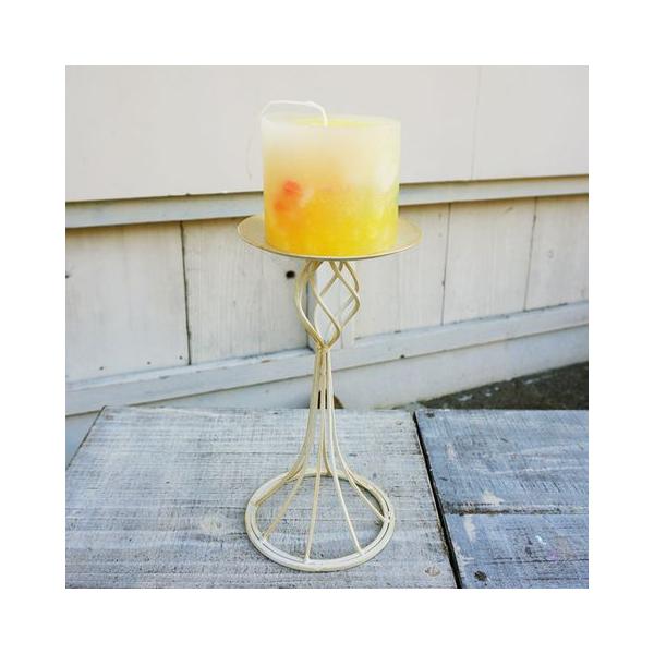 キャンドルの高さをあげることでキャンドルの明り存在感が増しますキャンドルのディスプレイ用としてもオススメです。