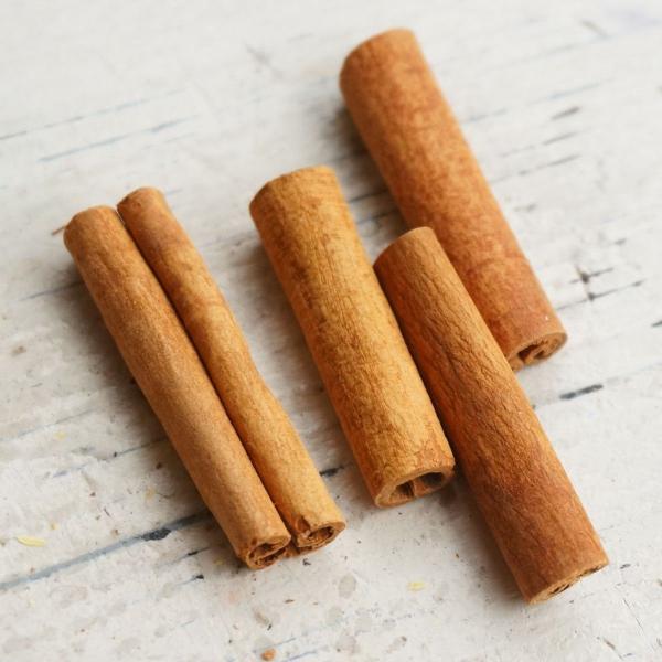 アロマワックスサシェやキャンドル制作にお使いいただけます。■大きさ：約4cm■個数：約30個※自然素材のため色・大きさにはバラつきがあります。割れや欠けている素材も入っている場合がございます。あらかじめご了承の上、ご注文ください。