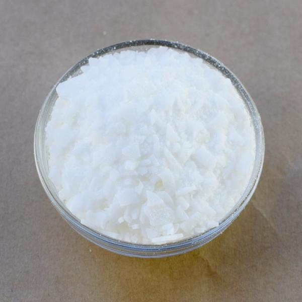 キャンドルの強度アップ・型離れアップに効果がある硬化添加剤ですソイワックスソフトタイプに添加することでソイのピラーキャンドルが作れます。■融　点 59~61℃■引火点 301℃■形　状 フレーク状■製造国 日本製※ソイワックスに添加後ひび割...