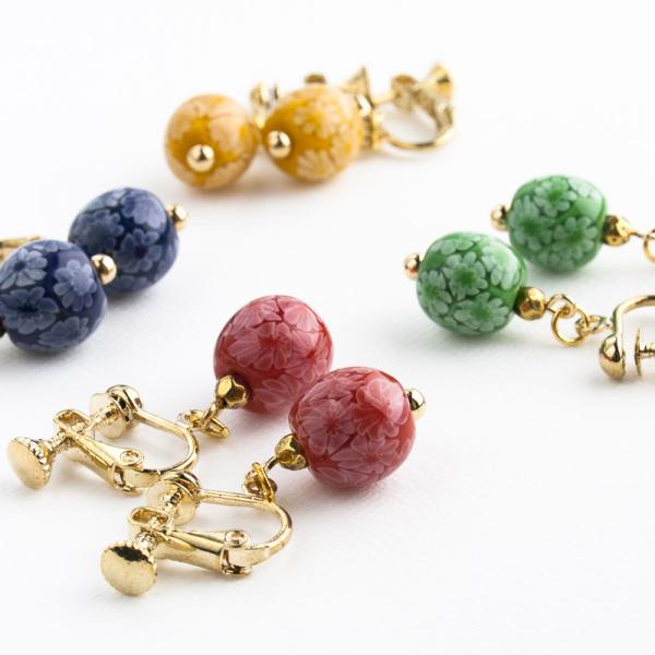 「華とんぼ 2 mini ピアス / イヤリング 01」ガラス ピアス レディース とんぼ玉 花 おしゃれ かわいい 手作り 和風 赤