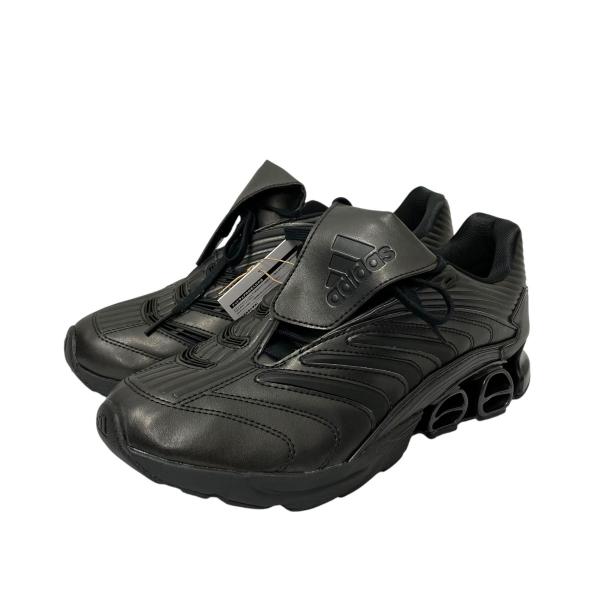 The softness of the material and for all cat lovers