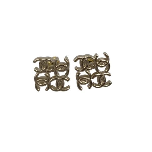 値下げしました✨美品✨CHANEL ロゴピアス CHANEL】シャネル ロゴ ピアス CCマーク パールホワイト (CHANEL