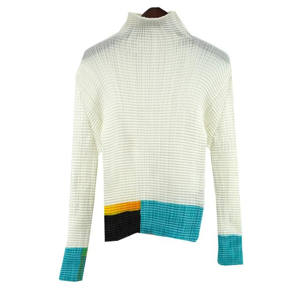 ISSEY MIYAKE 刺繍 サムホール ハイネックロンティー ISSEY MIYAKE