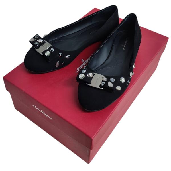 新品✨サルヴァトーレフェラガモ　VARA スエード　パンプス　ブラック　黒 FERRAGAMO（フェラガモ） サルヴァトーレフェラガモ Salvatore