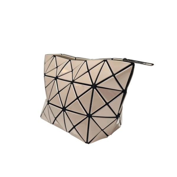 BAO BAO ISSEY MIYAKEポーチ　ベージュ BAO ISSEY MIYAKE バオバオイッセイミヤケ BB93-AG045 クラッチ