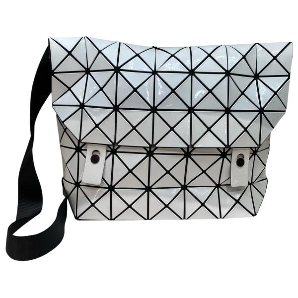 美品 バオバオイッセイミヤケ ショルダーバッグ ファスナー 斜め掛け ホワイト BAO ISSEY MIYAKE バオバオイッセイミヤケ ショルダーバッグ ホワイト