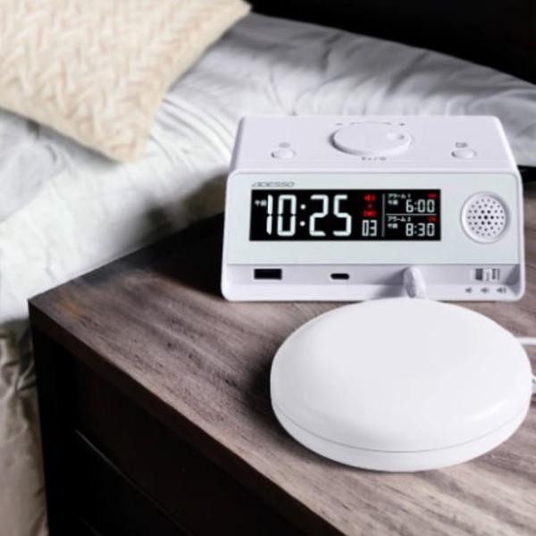 ■メーカー史上最強振動！確実に目覚まし時刻をお知らせ従来品よりも一回り大きいシェイカーの超強力振動で目覚まし時刻をお知らせします。枕の下に忍ばせておいてもしっかりと伝わる振動です。振動の大きさは［強］［弱］の２段階あります。■最大約100デ...
