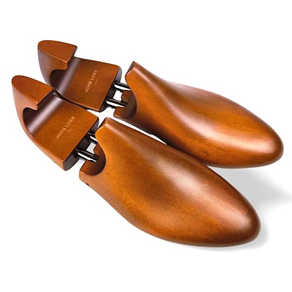 ○メーカー：JOHN LOBB 【ジョンロブ】○商品：イヤーモデル2024 シューツリー○サイズ：6E (24.5cm相当)、全長：約28.3cm、最大幅：約8.7cm○サイズ：7E (25.5cm相当)、全長：約28.7cm、最大幅：約9...