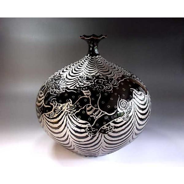 有田焼 天目釉プラチナ彩獅子絵花瓶の魅力と贈り物選び