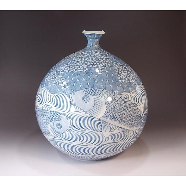 染付桜流水鯉絵花瓶｜有田焼 陶芸作家 藤井錦彩作 : 有田焼 藤井錦彩窯