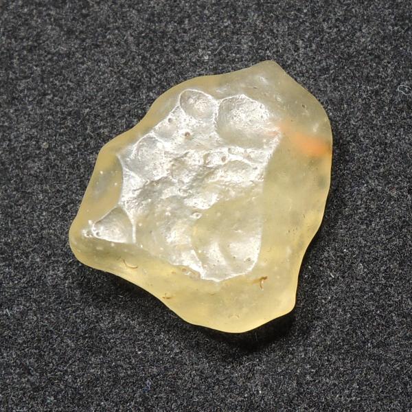 22800万年前にリビア砂漠に落ちた☆彡天然穴有◇リビアングラス◇原石 