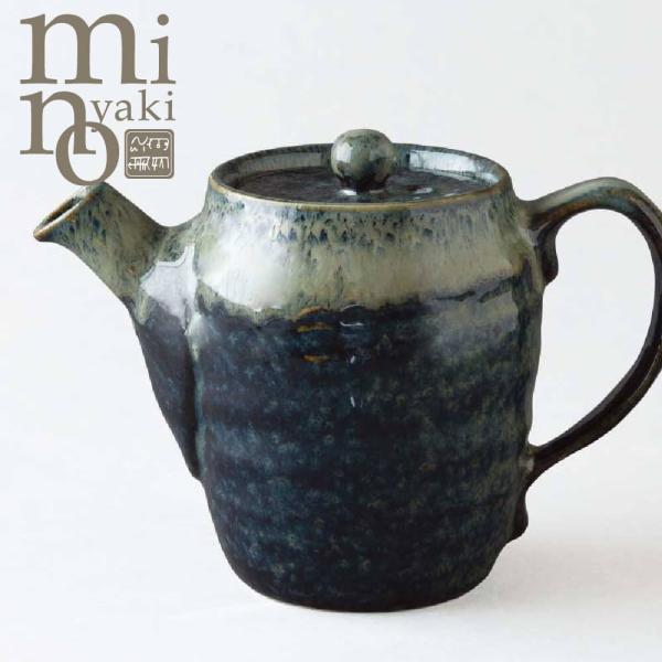 土のぬくもりがおうちでの心やすらぐひと時をほっこり温かく演出してくれます。【窯変アオポット】容量：約420cc　茶こし付材質：陶器生産：日本[おしゃれ 土瓶 陶器のうつわ 青 窯変 シンプル かわいい 煎茶 茶器 おうちごはん おうちカフェ...