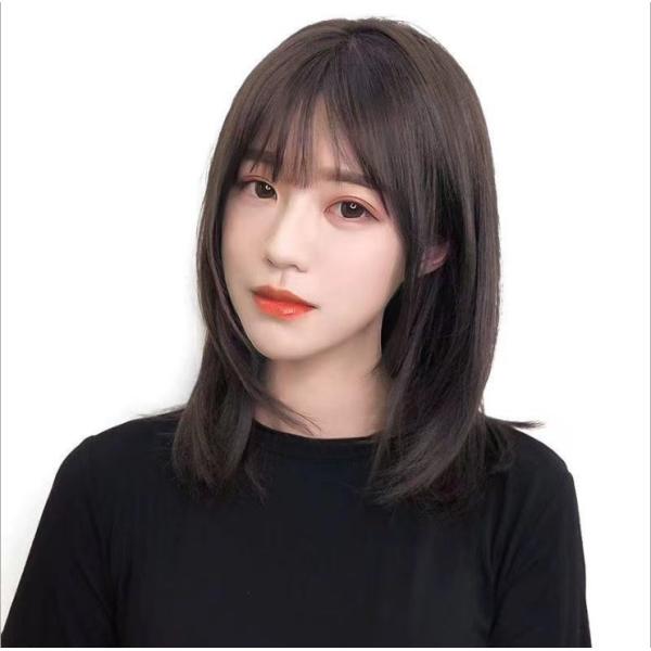 長さ：約 35〜40cm。【セット内容】 ウィッグ、ヘアネット1枚付き。【カラー】ブラック/ブラウン/ライトブラウン清楚なイメージのストレート、セミロングのウィッグです。人工頭皮を使用しているのでつむじが自然です。耐熱ファイバーを使用してい...