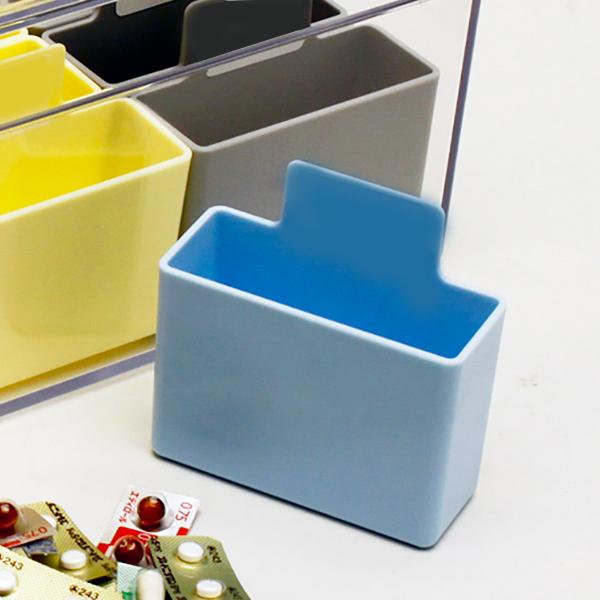 ポケットが大きいので1回分の薬がたくさん入ります♪ポケットのみで便利にご利用いただけます!!材質：ポリプロピレン<br>本体：76×32×74Ｈｍｍ<br>自社(蝶プラ工業)製造直販です♪<br>