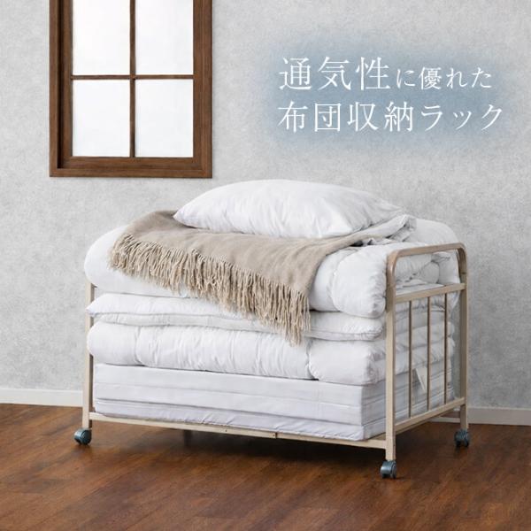 ■布団をまとめて収納・布団をすっきり収納できるラック。・通気性の良いパイプ構造で湿気がこもりにくく、清潔に保管できます。・キャスター付きで移動や掃除も簡単。・高さ調整が可能で収納物に合わせて使えます。・耐荷重約50kg。・ホワイトとグレージ...