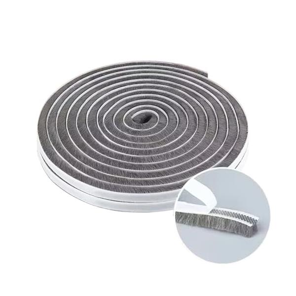 グレー/-/001・☆商品仕様商品名：隙間モヘアテープ、素材：ポリプロピレン、サイズ：全長15m×横幅9mm×高さ5mm、色：グレー。パッケージ内容：隙間モヘアテープ 1巻（15m）、取扱説明書*1。15mの超ロングシームテープがあれば、長...