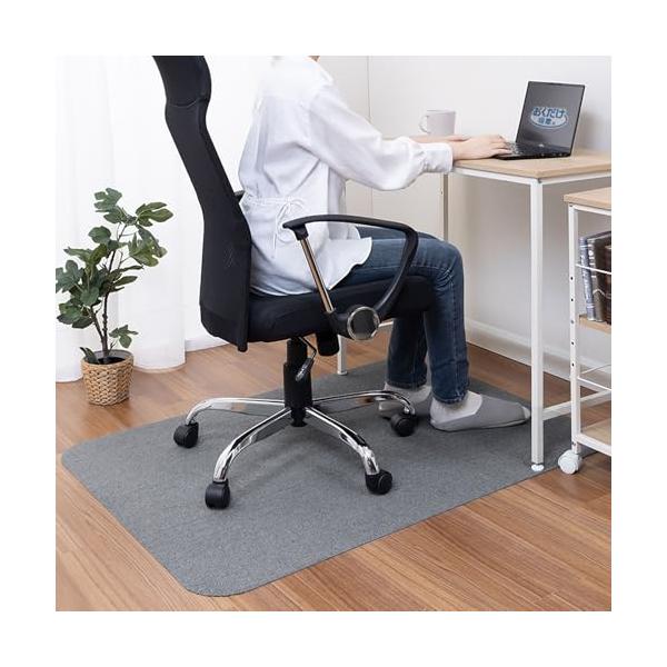 無地チャコールグレー/90×120cm/KZ-27・Color:チャコールグレーSize:90×120cmPatternName:フローリング用・パッケージ個数:1・床に置くだけでズレない特殊加工おくだけ吸着・掃除機を掛けてもズレない吸着力...