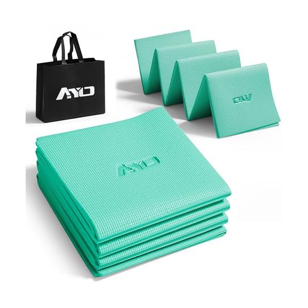 ヨガマット 折りたたみアクアブルー/-/ZDD07・Color:アクアブルー・パッケージ個数:1・高品質PVC素材・お手入れ簡単肌触り良く、破れにくく、防水！ 肌に優しい高品質PVCを使用。引っ張りにも強く破れにくい耐久性。防水加工で汗や汚...