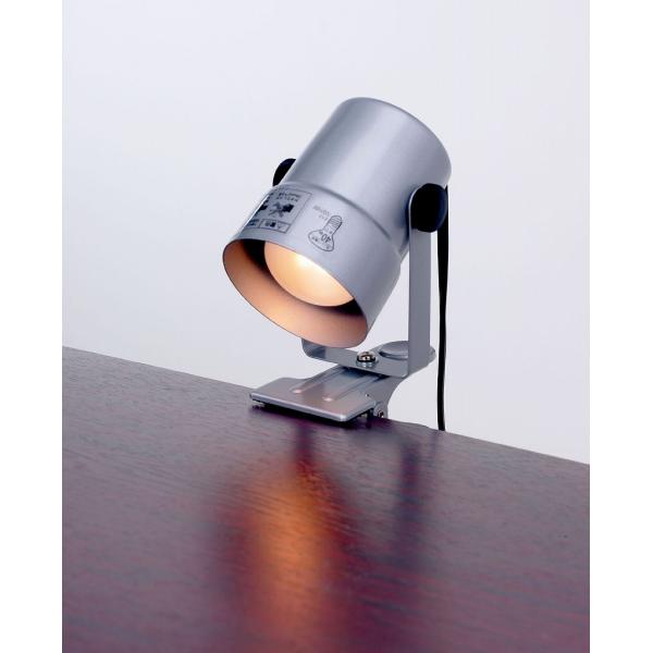 ●スポット照明に最適。ガラス球の内面が反射鏡になっているので、効率よく照射方向を照らします。●クリップ式なので、店舗の補助照明や机周りなどにパチッと挟んで使用できます。●上下左右の角度調整ができますので、お部屋のアクセントにも最適です。●3...