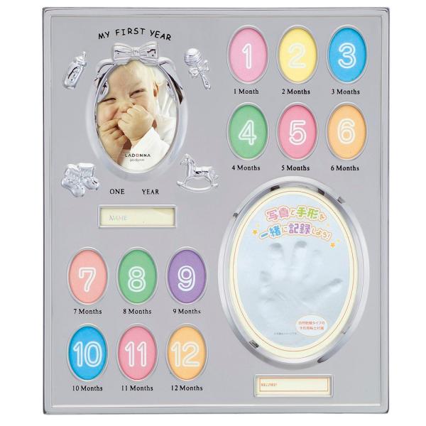 写真と手形、両方残せるうれしいベビーフレームです！赤ちゃんの写真が12枚入れられるベビーフレーム。<br><br>【サイズ(mm)】<br>●写真サイズ：ミニサイズ12枚＋Lサイズ1枚<br>...