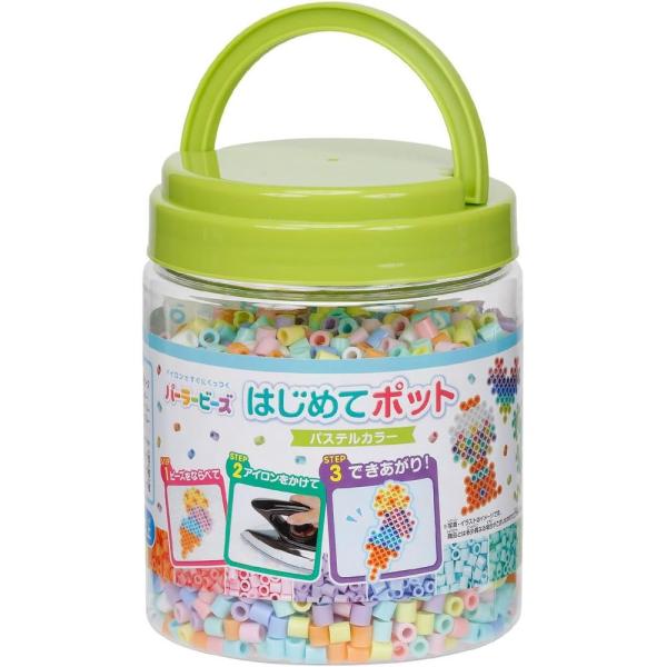 はじめてのアイロンビーズにぴったり！コンパクトな容器入りのミックスビーズ。●明るくてかわいいパステルカラーのビーズが10色、約2500ピース！●図案シート、プレート、アイロンペーパー入りのセットです。●持ち手つきの容器は、コンパクトサイズな...