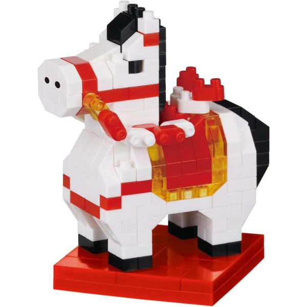 ミニコレクションに2026年の干支「午」が登場！！　■古くから人間の生活を支えてきた「午」は、「健康」や「豊作」を象徴すると言われています。　■斜めパーツや、フラットパーツを多用した、丸くて可愛いフォルム。　■台座付きでお正月飾りにぴったり...