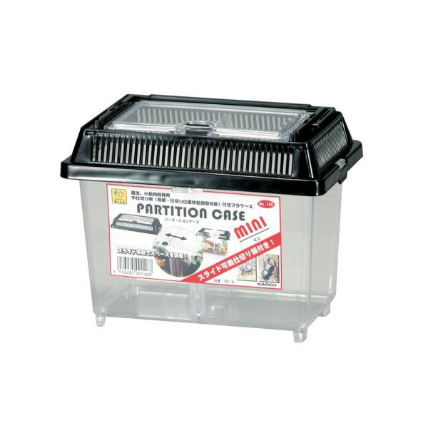 生体の大きさに合わせて自由に移動可能な仕切付　　生体の大きさに合わせて自由に移動可能な仕切り板付き！　ワイドブタで用品などの出し入れ簡単！　　【材質/素材】　マド：スチロール、ふた：PP、仕切り板：スチロール　　【原産国または製造地】　中国...