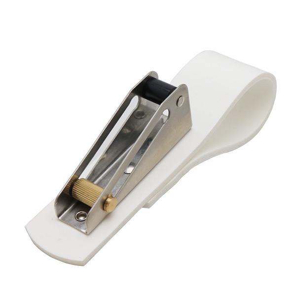 商品コード：501015吊り下げたフェンダーの高さを自由に調整しレールからの取り外しも簡単に行う事ができる、便利なフェンダーアジャスターです。◆対応ロープ径： 16mm（5/8インチ）まで◆対応レール径： 38mm（1-1/2インチ）まで◆...