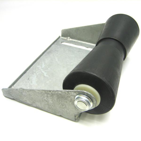 商品コード：586432ゴム製キールローラー・パネルブラケット・スチールシャフトのセットです。※トレーラーなどへの取り付けは別途ボルト類が必要です。※入荷ロットによりキールローラー、及びブラケットの形状が若干異なる場合がございます。◆全高:...