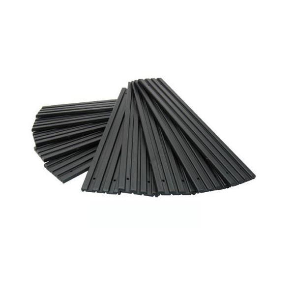 商品コード：886164トレーラーのバンクへ取付し、ボートの上げ下ろしの際にボートの滑りを良くするプラスチック製のすべり材です。バンクカーペットの上から付属のネジで取付を行います。−取り付け方法−1.ボートをトレーラーに乗せた状態で、ボート...