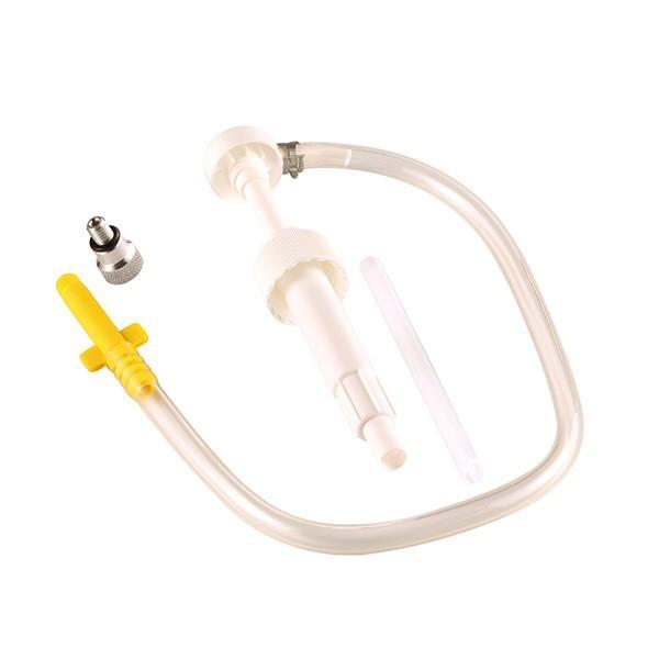 商品コード：91-8M0072135マーキュリー製 32oz(946ml)ボトルに取り付けて使用するギアオイル交換用のハンドポンプです。付属のネジ山変換アダプターを併用することで、ほとんどのマーキュリー船外機及びスターンドライブのギアハウジ...