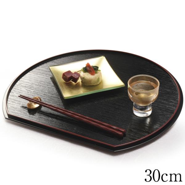 商品名半月両面懐石盆 30cm材質ABS樹脂サイズ(約)奥行26×横30×高さ1.5cm重さ(約)250グラム(若干の誤差はご了承ください)塗装ウレタン塗装食器洗浄機×電子レンジ×生産国日本製(和歌山県、紀州漆器)片面は黒塗り、もう片面は朱...