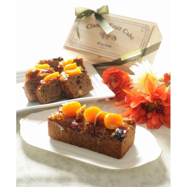 昭和３０年代に、外国航路船のコックより伝わったヨーロッパのクリスマスフルーツケーキをヒントにして考案されました。当店で５０年以上変わらないレシピで作られ続けている逸品です。数種類のドライフルーツに牛肉、スパイス、洋酒などを複雑に組み合わせて...