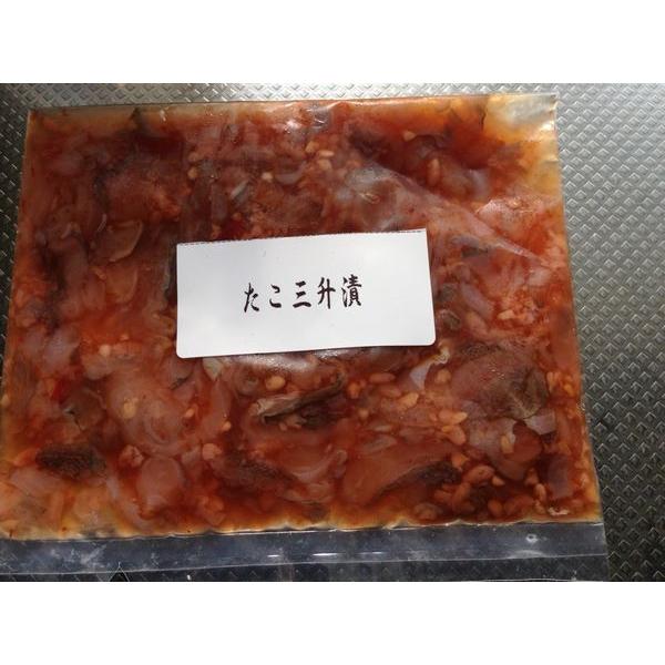 醤油・南蛮・糀、それぞれ一升ずつ、計三升で作った事が名前の由来の「三升漬」。程よい辛さがホカホカのご飯にぴったりです。お酒のおつまみにも相性抜群です。原材料名：いいだこ、糀、唐辛子、醤油、食塩、豆板醤、ソルビット、香辛料、カラメル色素、酒精...