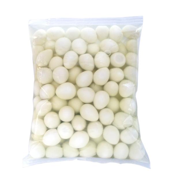 水煮うずら卵 1kg　無投薬飼育による安全なうずら卵を食感はそのままにゆで上げ、さっぱりとした味わいに。卵のうまみが生きる水煮うずら卵です。