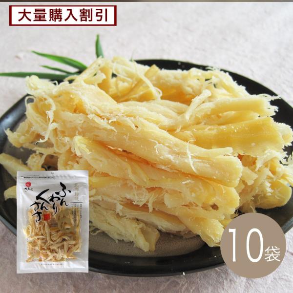 肉厚のいかを燻製にして、太めに裂いてソフトな食感に仕上げました。裂いたことによるフワフワした食感が心地よい商品です。噛むほどに「いか」本来の味わいが口いっぱいに広がります。