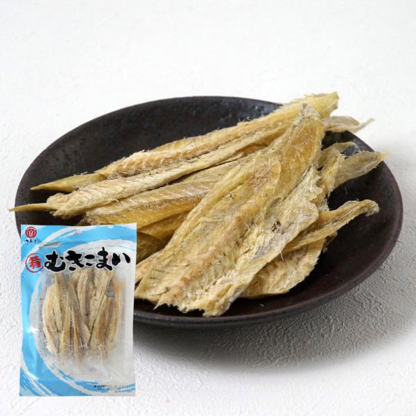 つまみとして北海道で人気の独特の風味を持つ氷下魚（こまい）。姿のまま干したものは、皮が硬く、骨も多く食べるのに一苦労します。そこで、手間隙かけて氷下魚を食べやすくむき身にしました。手軽に北海道定番の味をお楽しみいただけます。