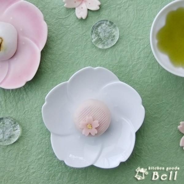 白桜小皿 デザート皿 取り皿 銘々皿 トレー 花形 日本製 : みの 白桜小皿 デザート皿 取り皿 銘々皿 トレー 花形 日本製 : みの