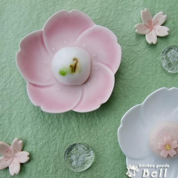桃色桜小皿 デザート皿 銘々皿 トレー 花形 取り皿 日本製 : み 桃色桜小皿 デザート皿 銘々皿 トレー 花形 取り皿 日本製 : み