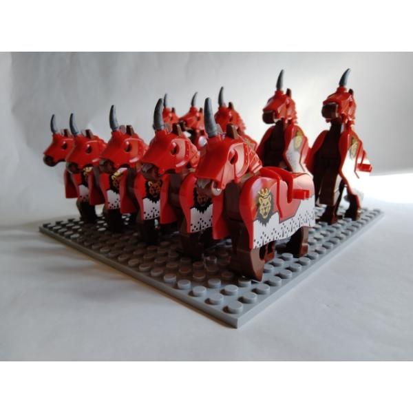 ■カッコイイ装備付きの赤馬が8匹セット！（写真は10匹いますが、8匹入りです）■馬を立たせることのできる黒小底板付き■クリックポストによる安心安全のスピード発送！■レゴ社の製品ではありませんが、互換性があり、問題なく一緒に使って頂けます！■...
