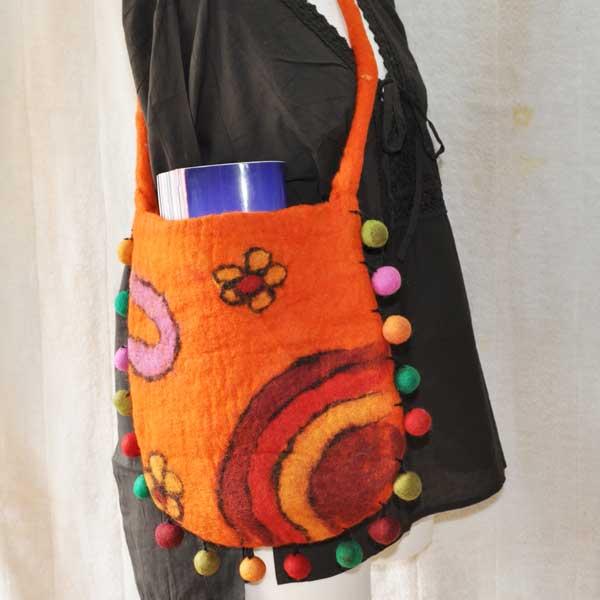 ショルダーバッグ レディース 斜め掛け フェルト製 オレンジフェルトにお花とボール 羊毛フェルト 286 001 038 フェルトウールのカーリコーラ 通販 Yahoo ショッピング