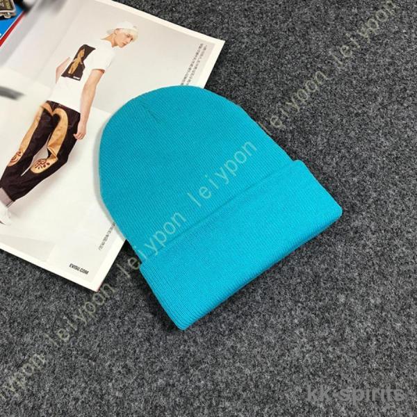 商品詳細：【サイズ】：M=頭周り約56-58CM（フリーサイズ）   【素材】：アクリル【裏地】：なし・抗菌加工で清潔、臭わない頭皮は人体の中でも、特に汗や皮脂の分泌が多い場所。それは「臭いの元となる雑菌が繁殖しやすい場所」でもあります。こ...